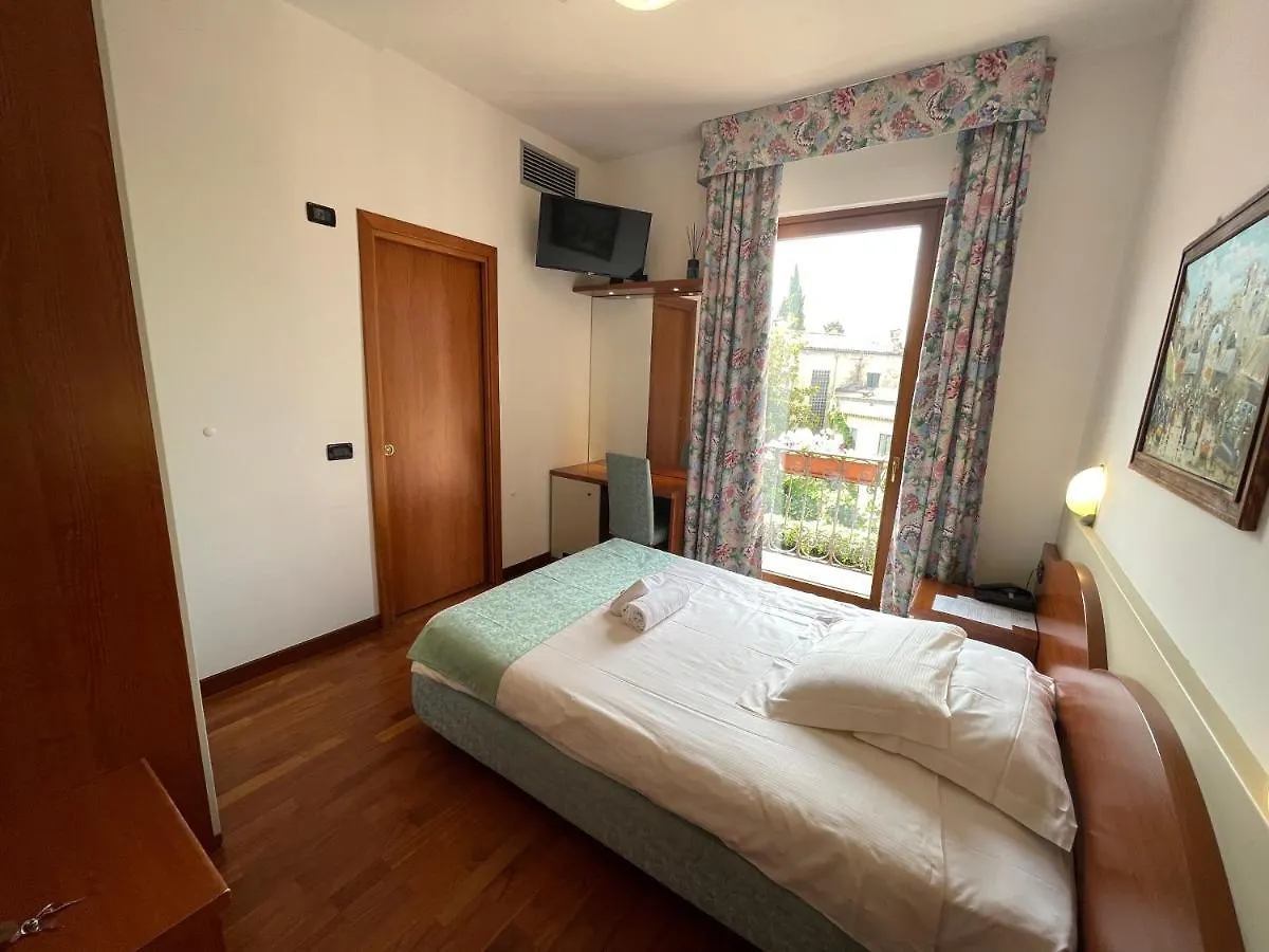***  Hotel Meridiana Σιρμιόνε Ιταλία