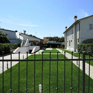 Casa Mari , Principina Terra Italie