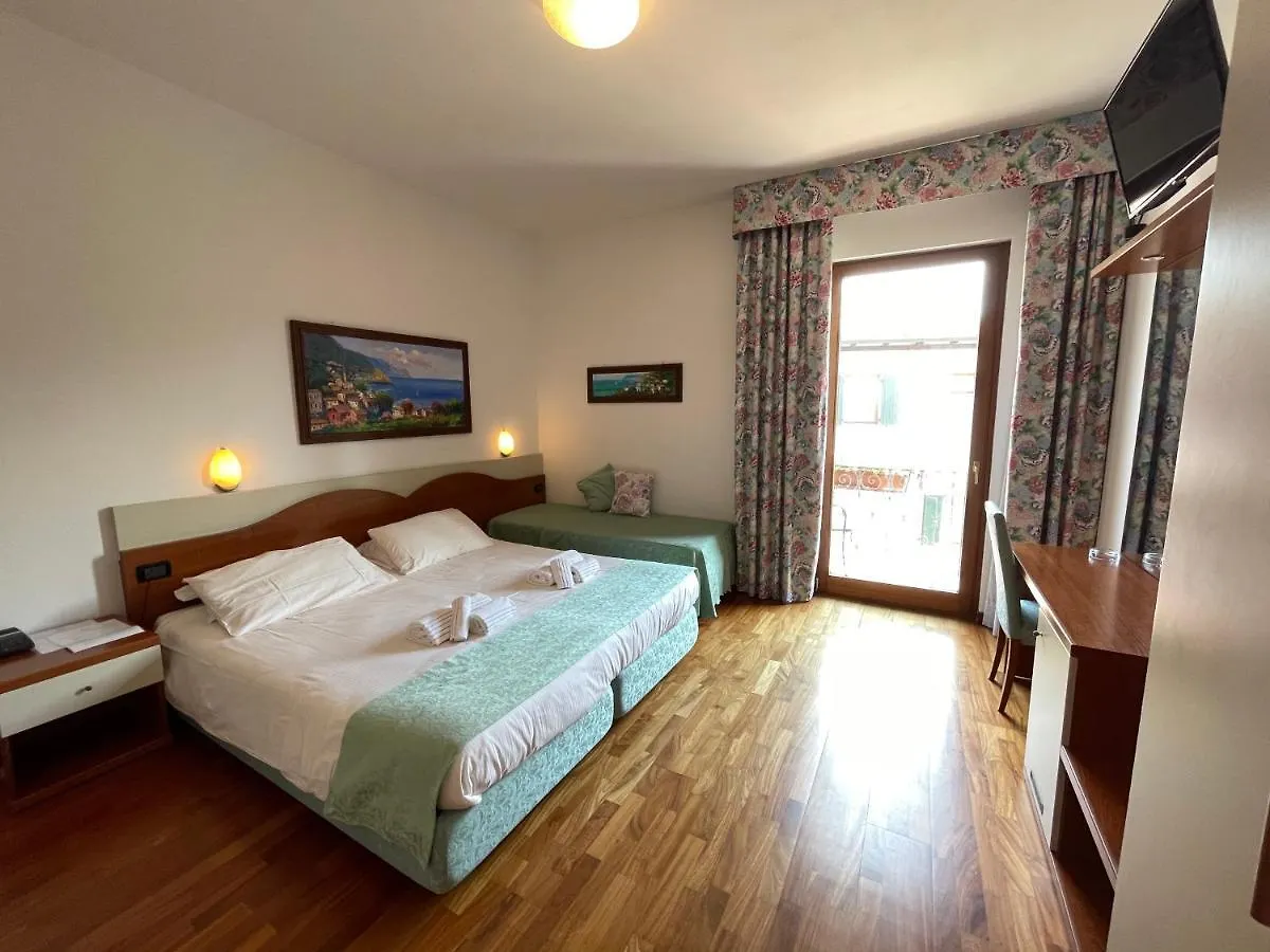 Hotel Meridiana Sirmione 3*,  Italien