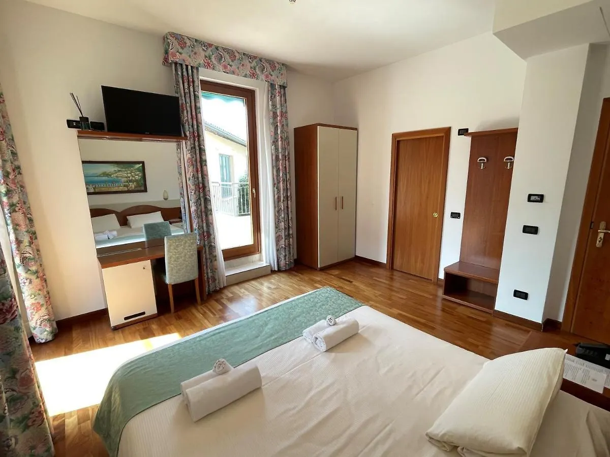 Hotel Meridiana Sirmione 3*,  Italien